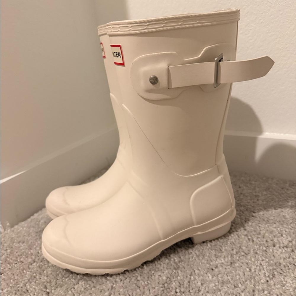 Hunter Classic Ivory Boots - Picture 2 of 4